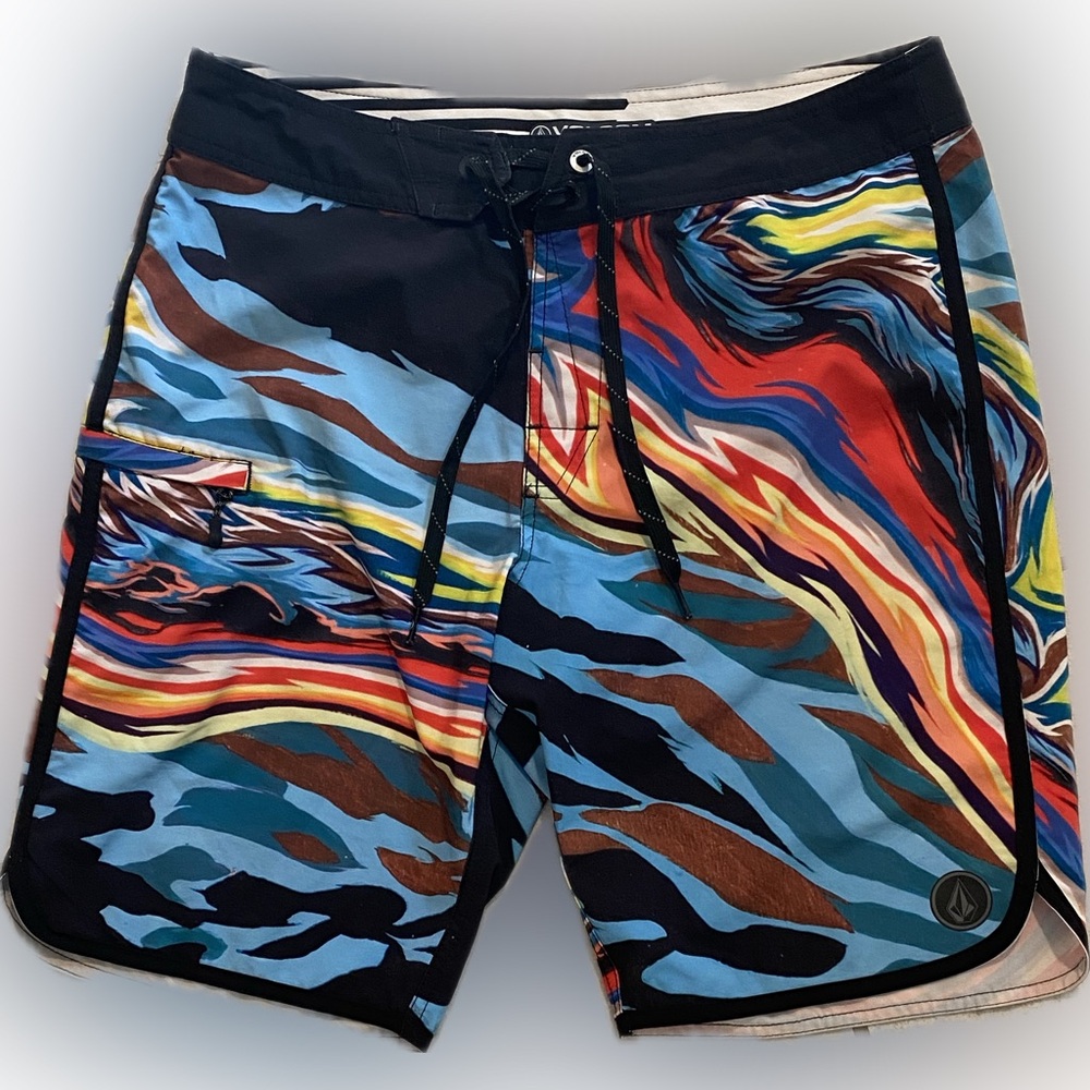Volcom mod tech board shorts, size 30, good pre owned condition